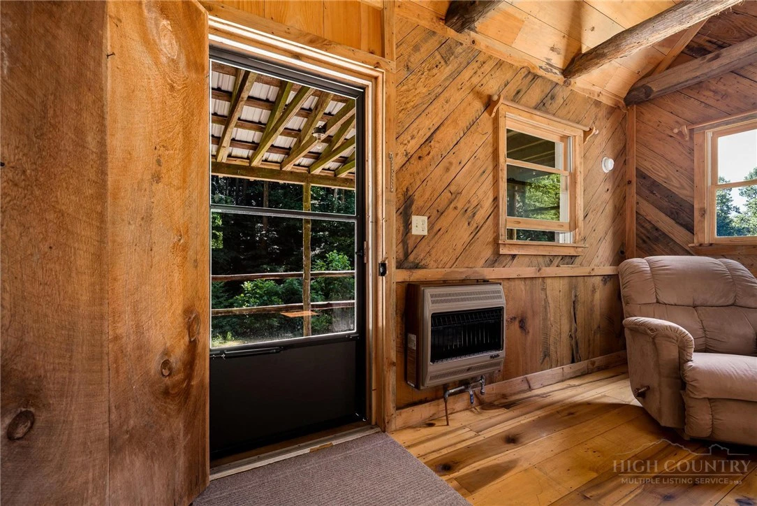 Image number 6 for the current listing