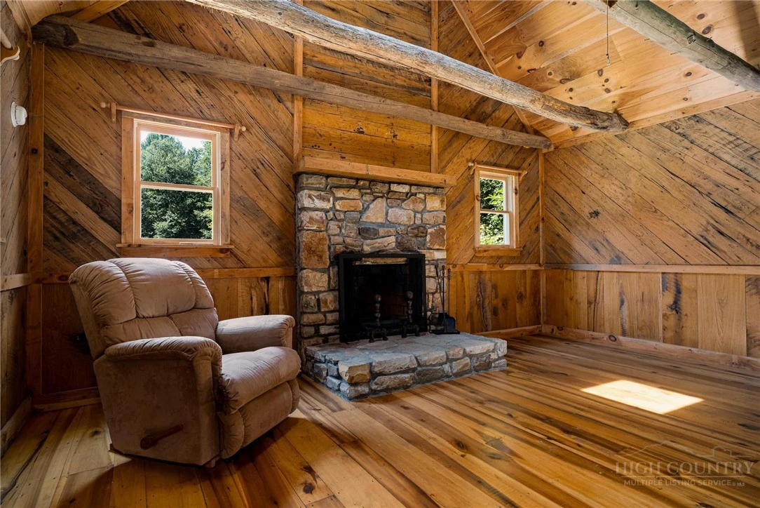Image number 7 for the current listing