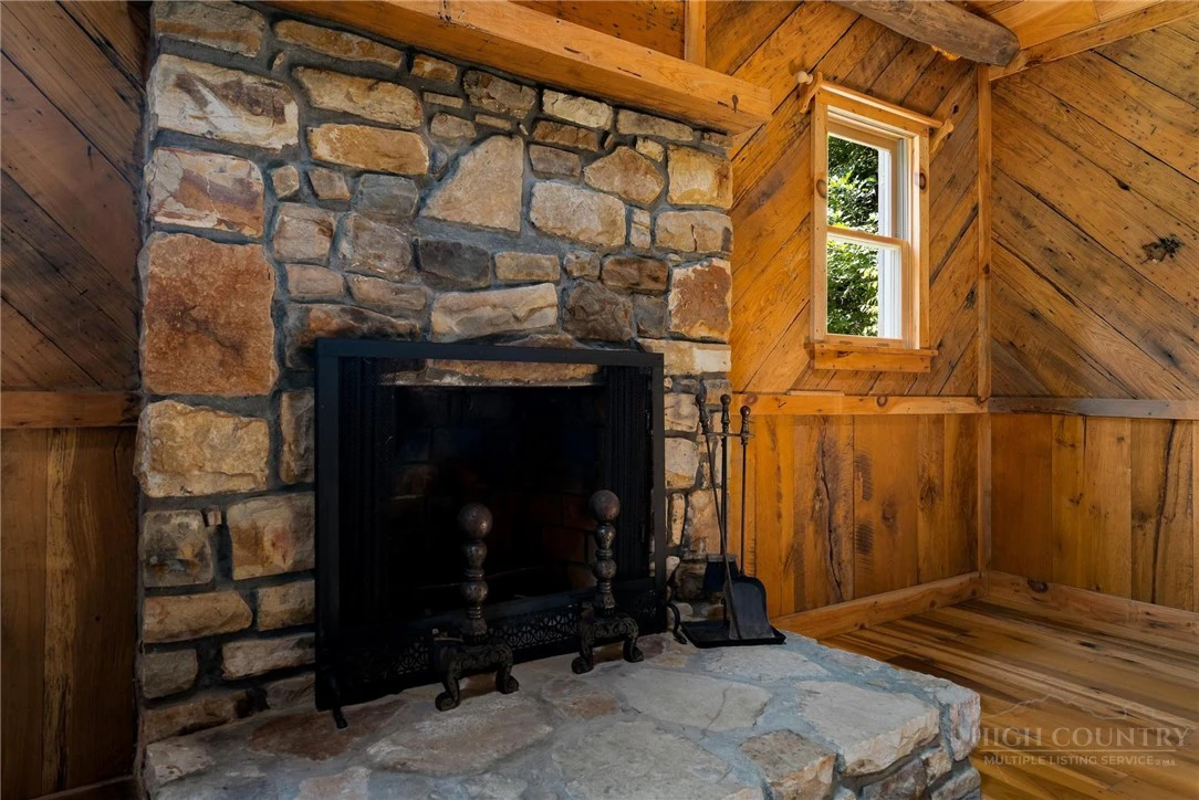 Image number 11 for the current listing