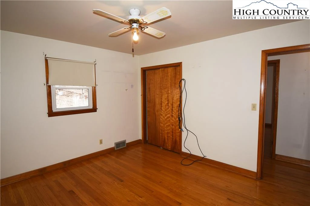 Image number 2 for the current listing