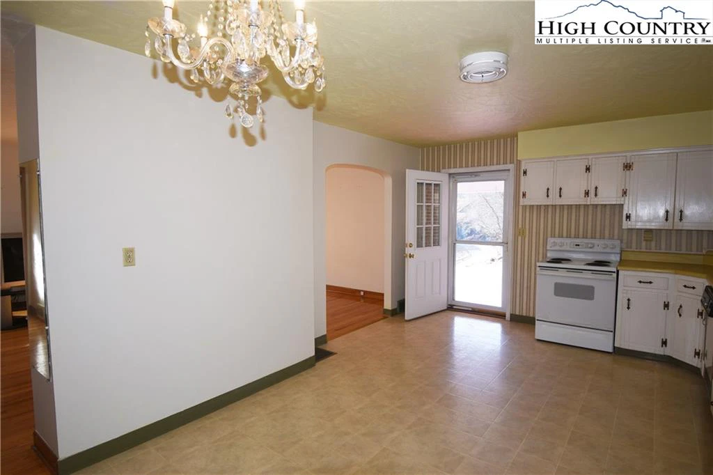 Image number 20 for the current listing