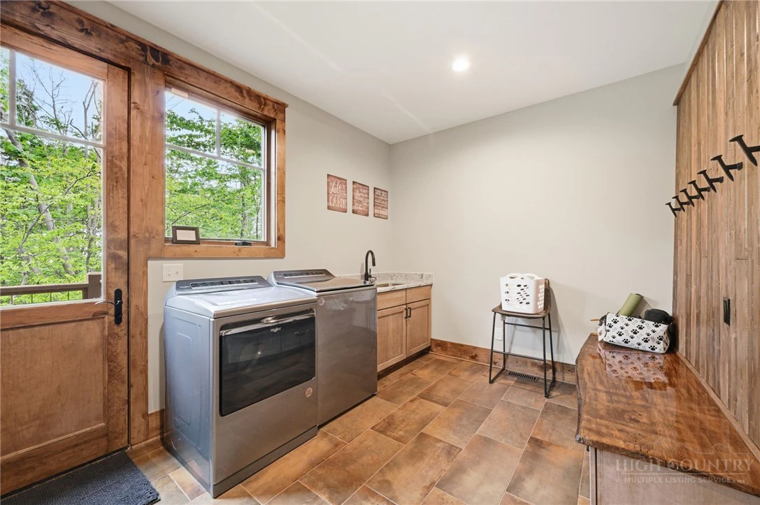 Image number 15 for the current listing