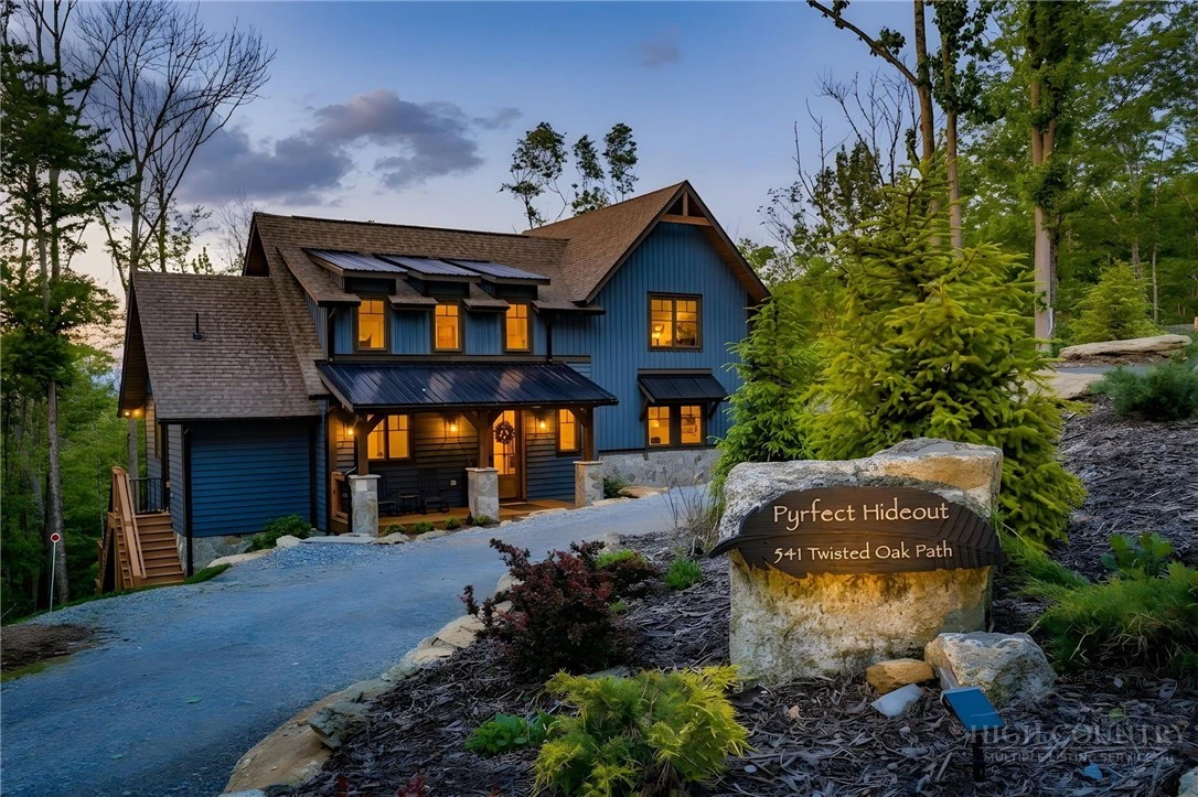 Image number 1 for the current listing
