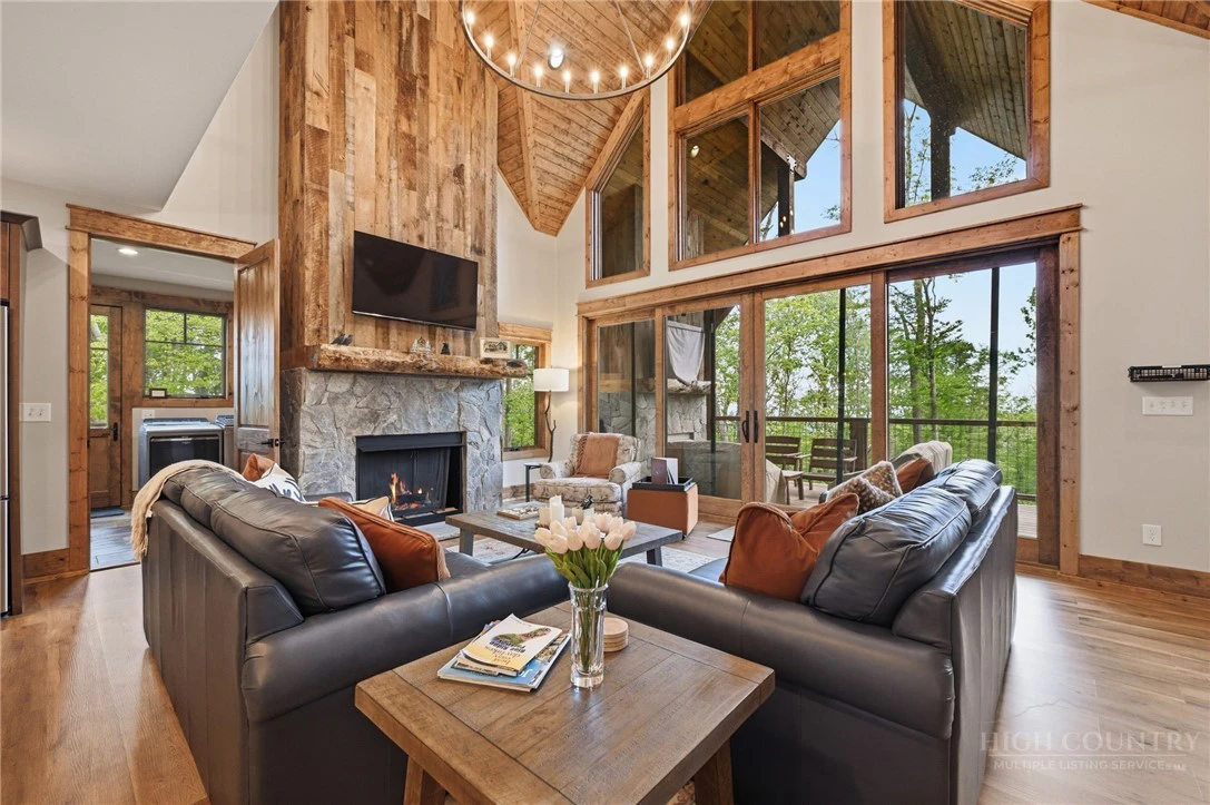 Image number 3 for the current listing