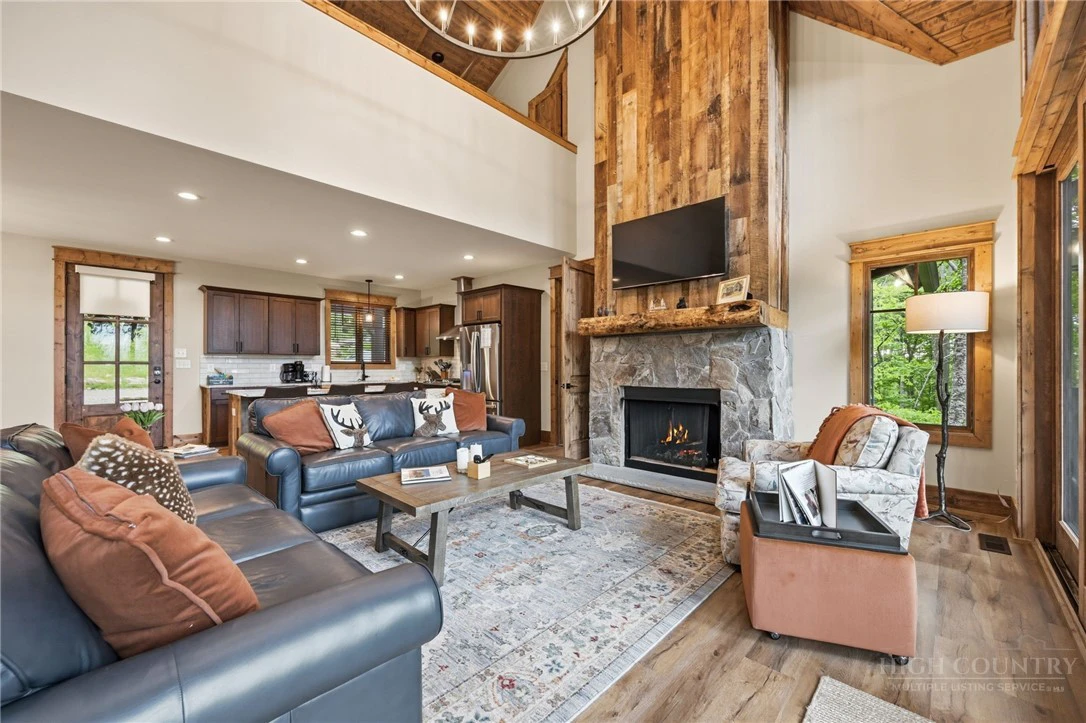 Image number 4 for the current listing