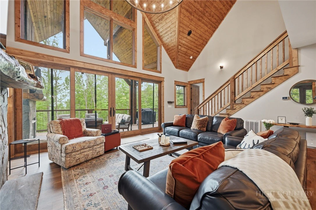 Image number 8 for the current listing