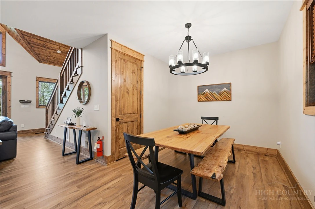Image number 10 for the current listing