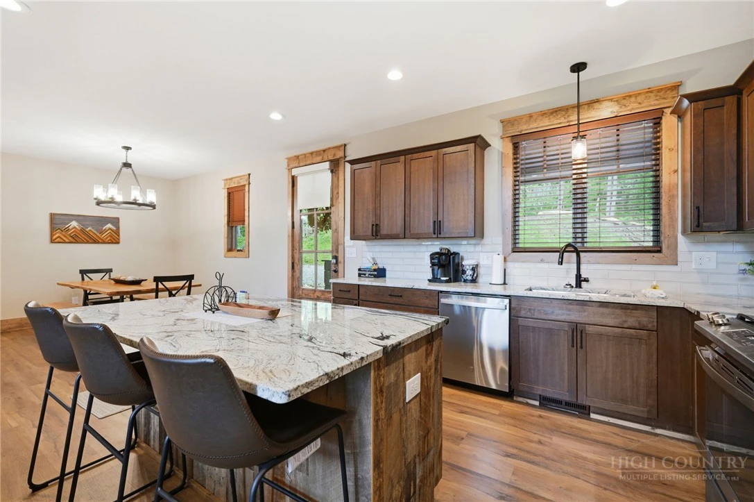 Image number 12 for the current listing