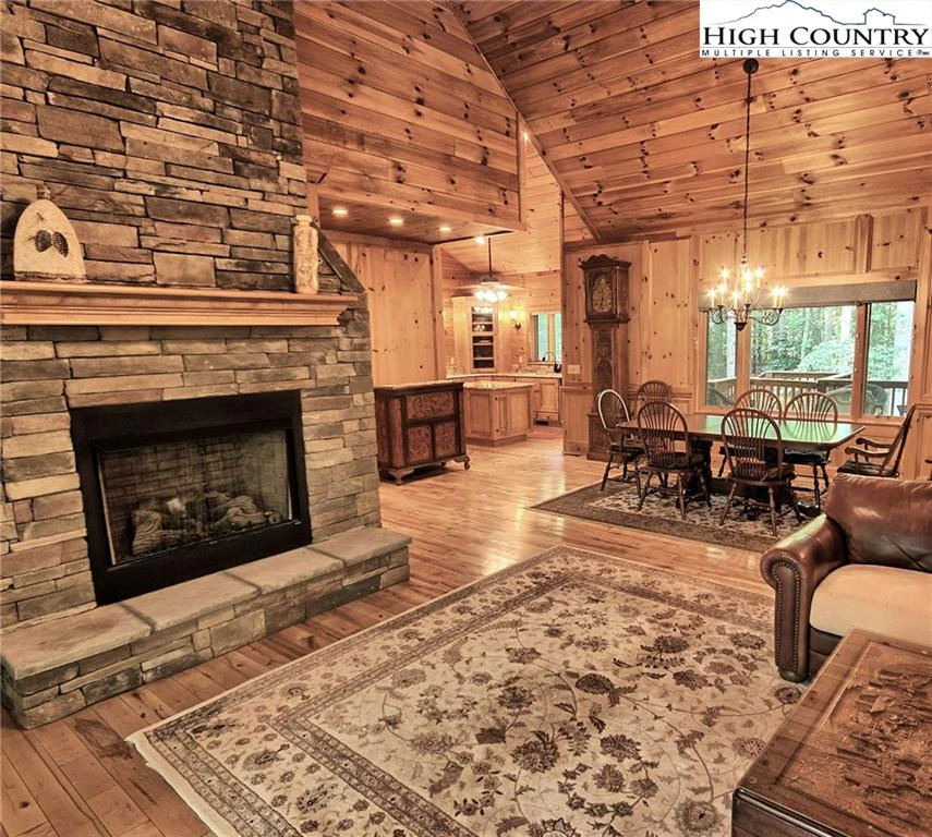 Image number 3 for the current listing