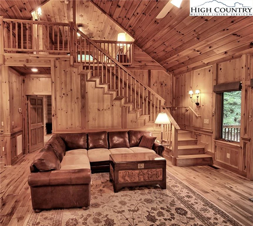 Image number 4 for the current listing