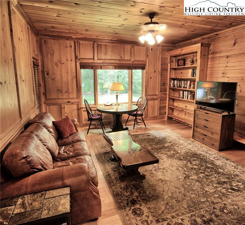 Image number 6 for the current listing