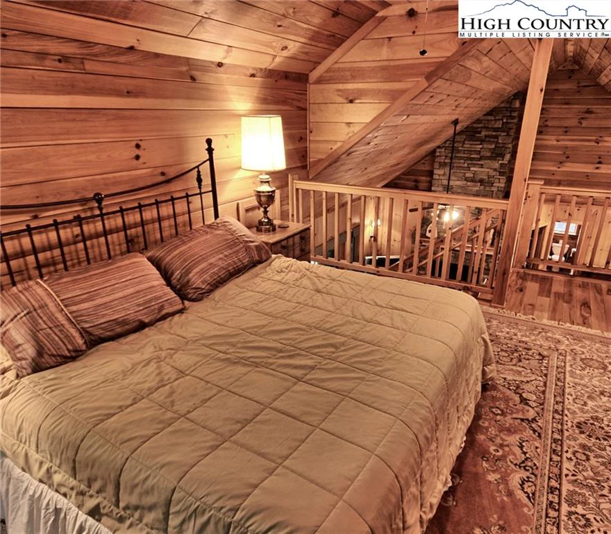 Image number 2 for the current listing