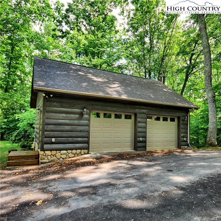 Image number 16 for the current listing