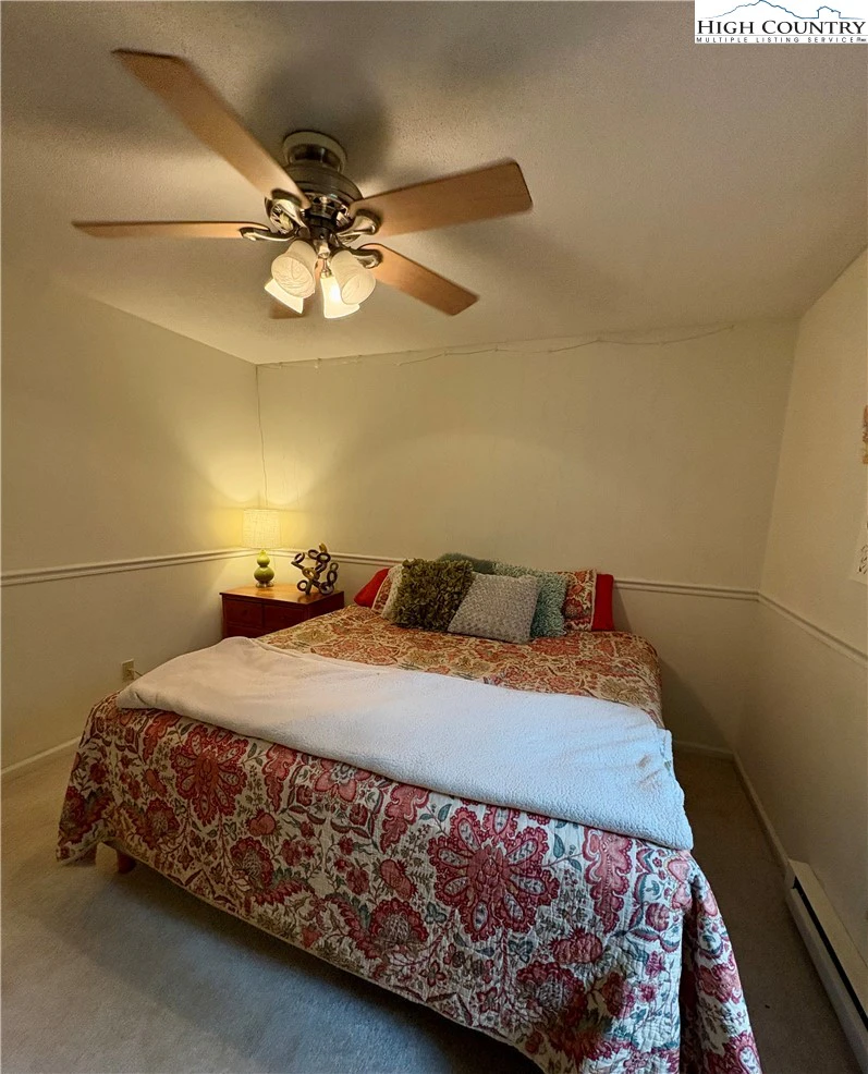 Image number 4 for the current listing