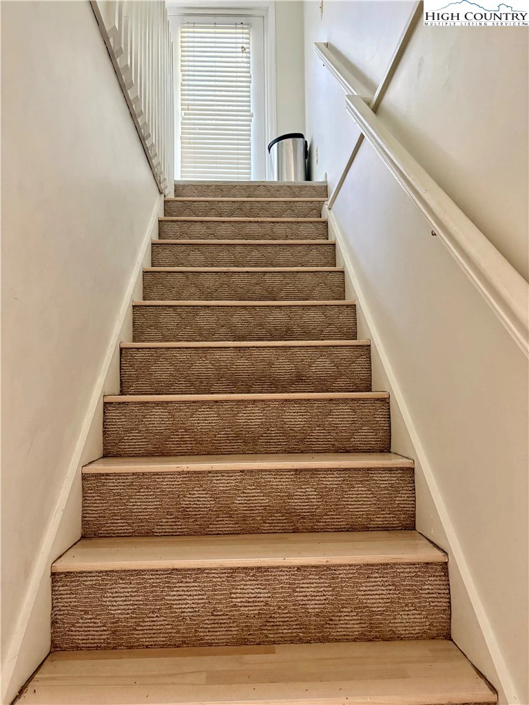 Image number 6 for the current listing