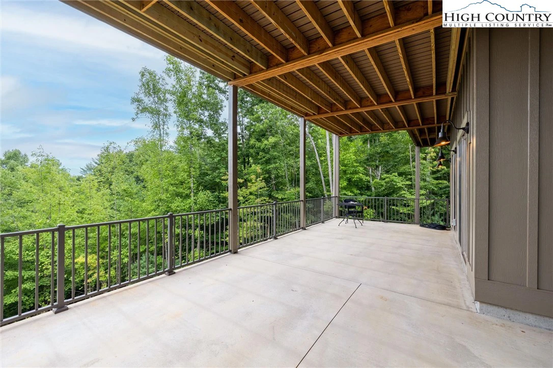 Image number 13 for the current listing