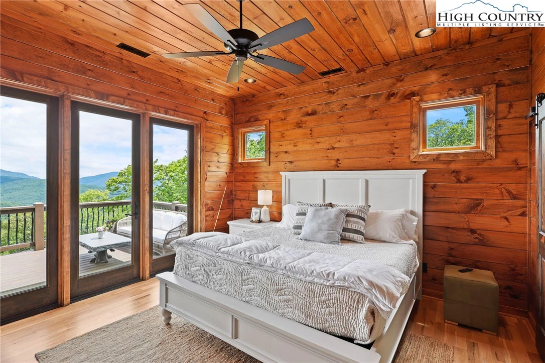 Image number 13 for the current listing