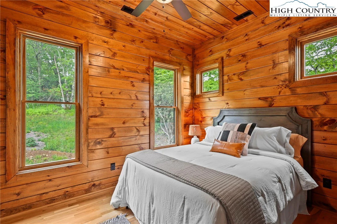 Image number 3 for the current listing