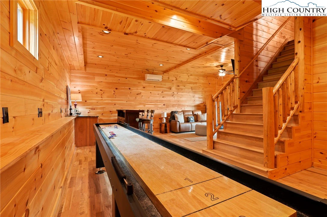 Image number 9 for the current listing