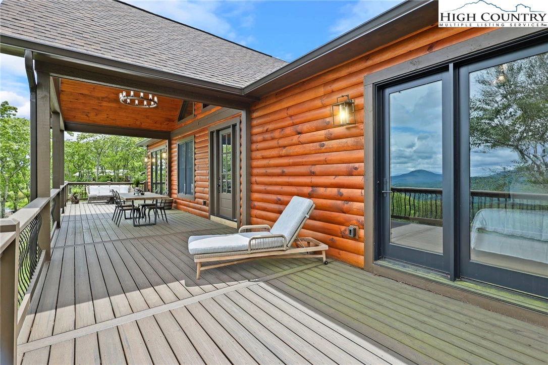 Image number 17 for the current listing