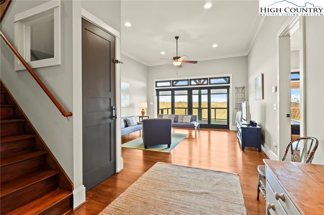 Image number 2 for the current listing
