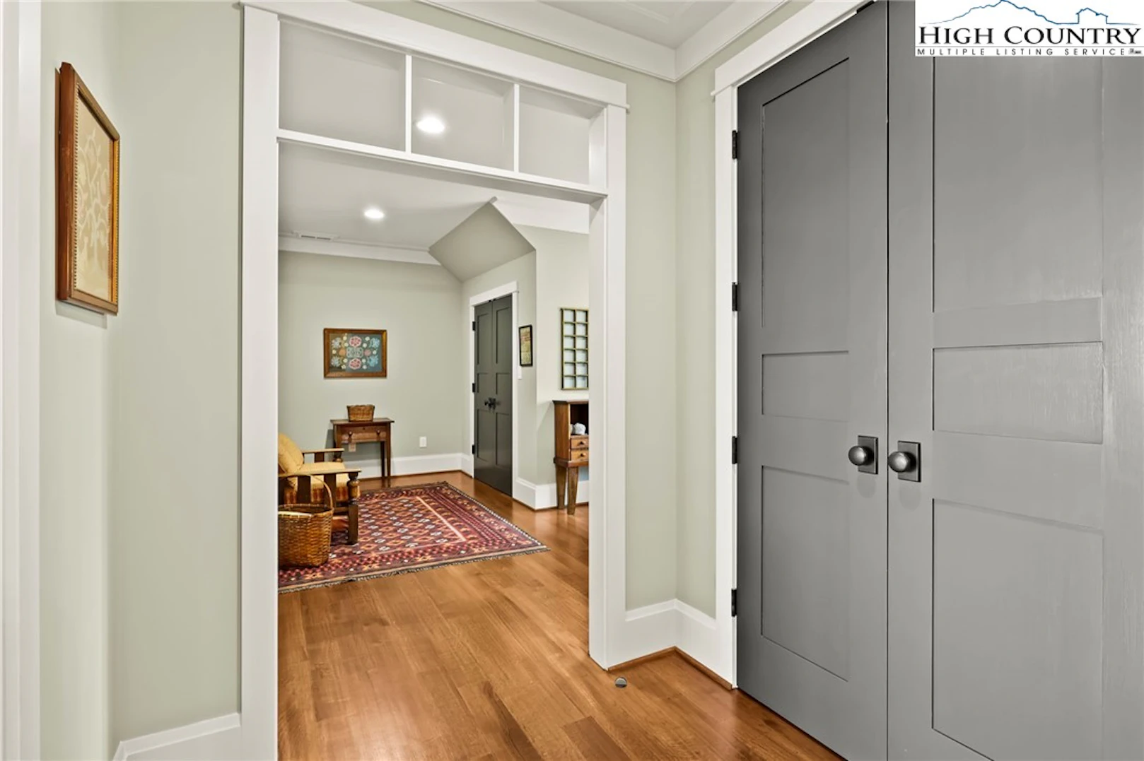 Image number 14 for the current listing