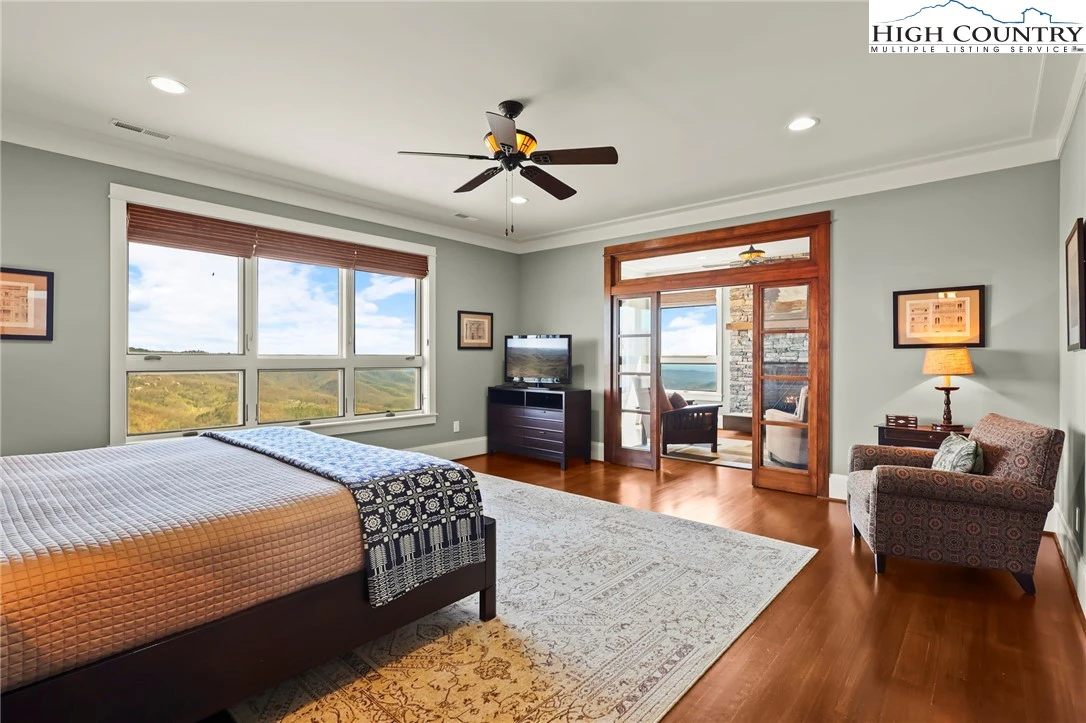 Image number 6 for the current listing