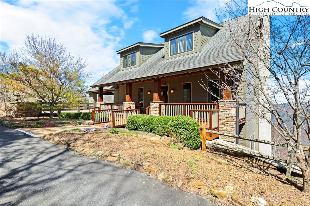 Image number 1 for the current listing
