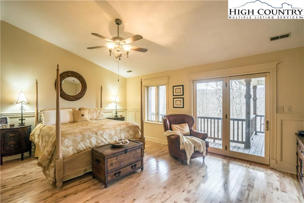 Image number 11 for the current listing