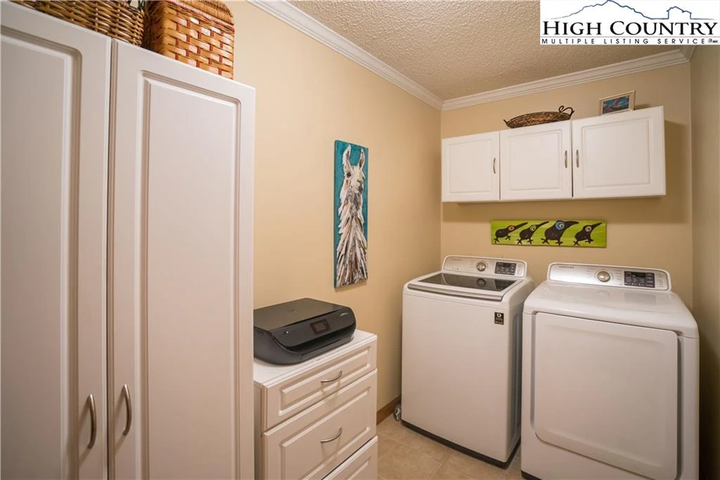 Image number 6 for the current listing
