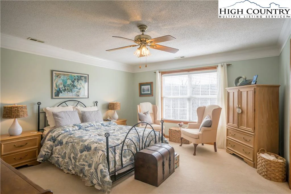 Image number 8 for the current listing