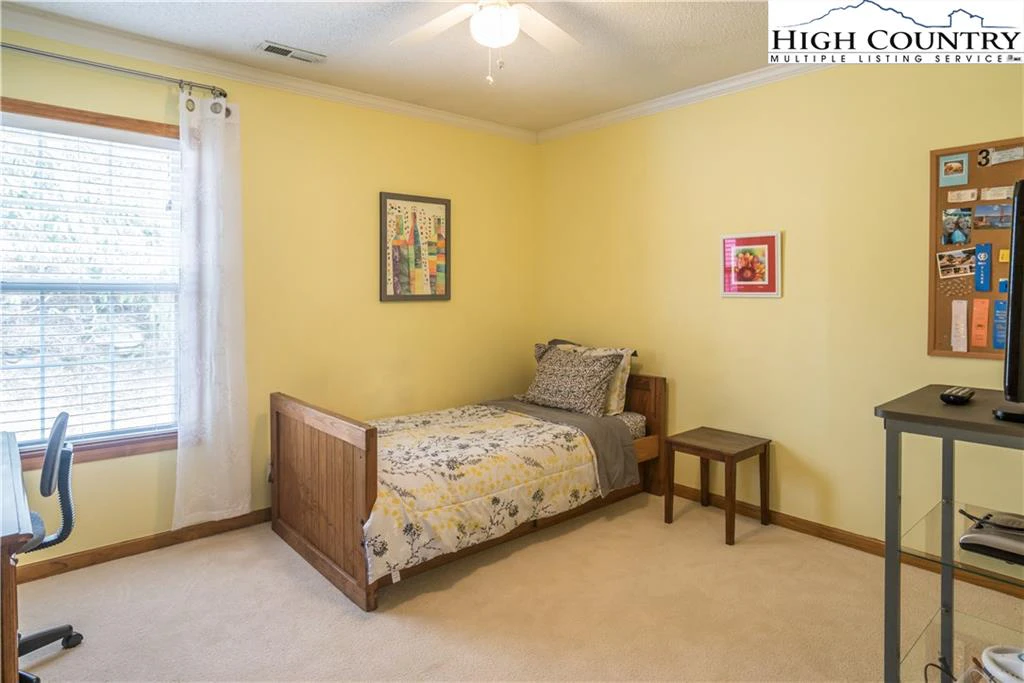 Image number 2 for the current listing