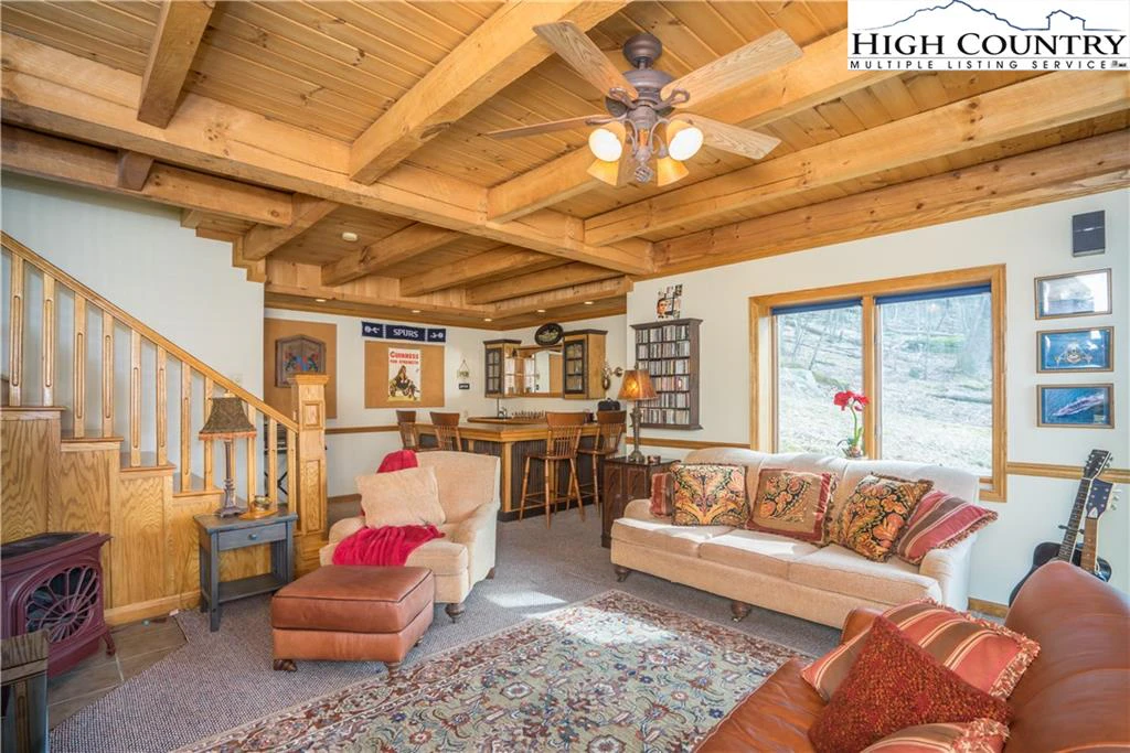 Image number 13 for the current listing