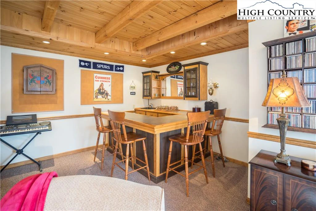 Image number 14 for the current listing