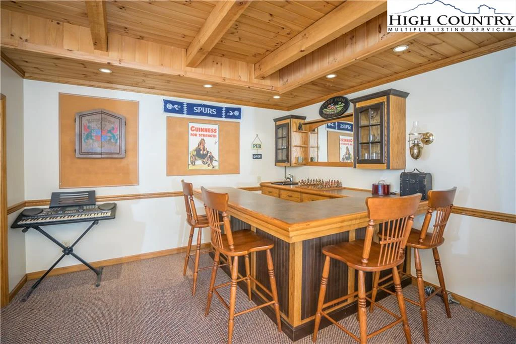 Image number 15 for the current listing