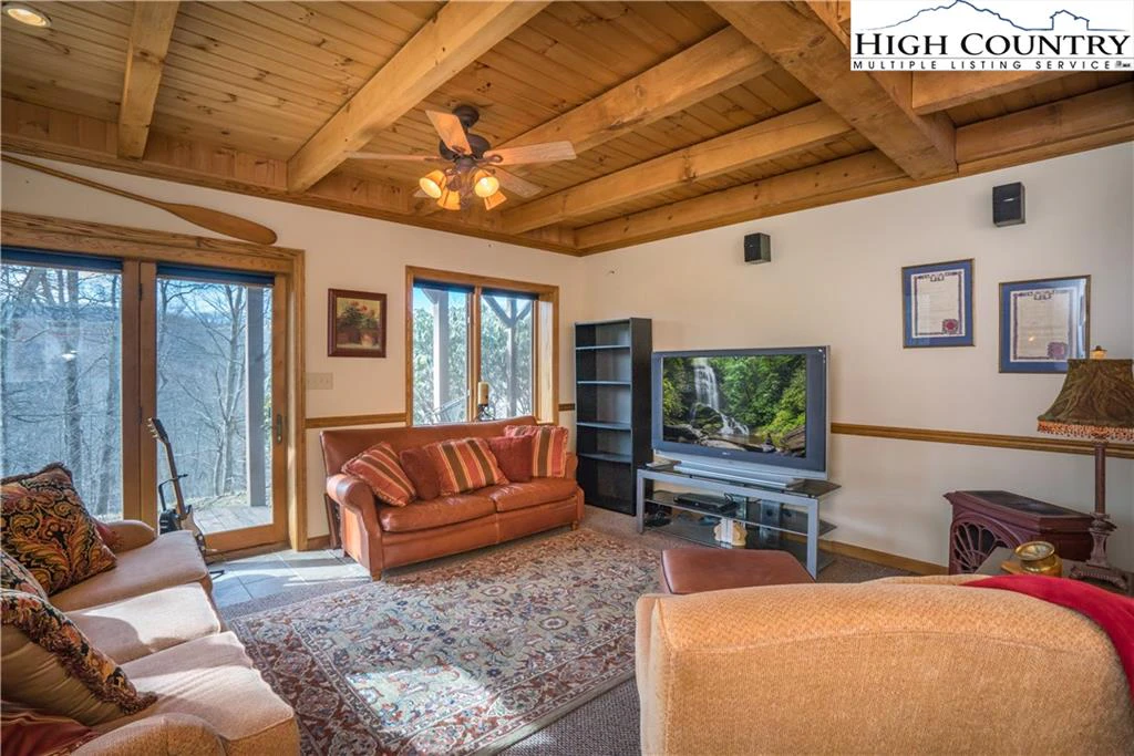 Image number 17 for the current listing