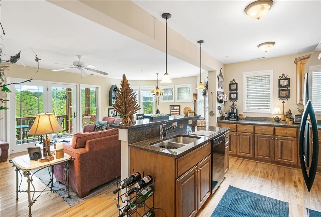 Image number 1 for the current listing