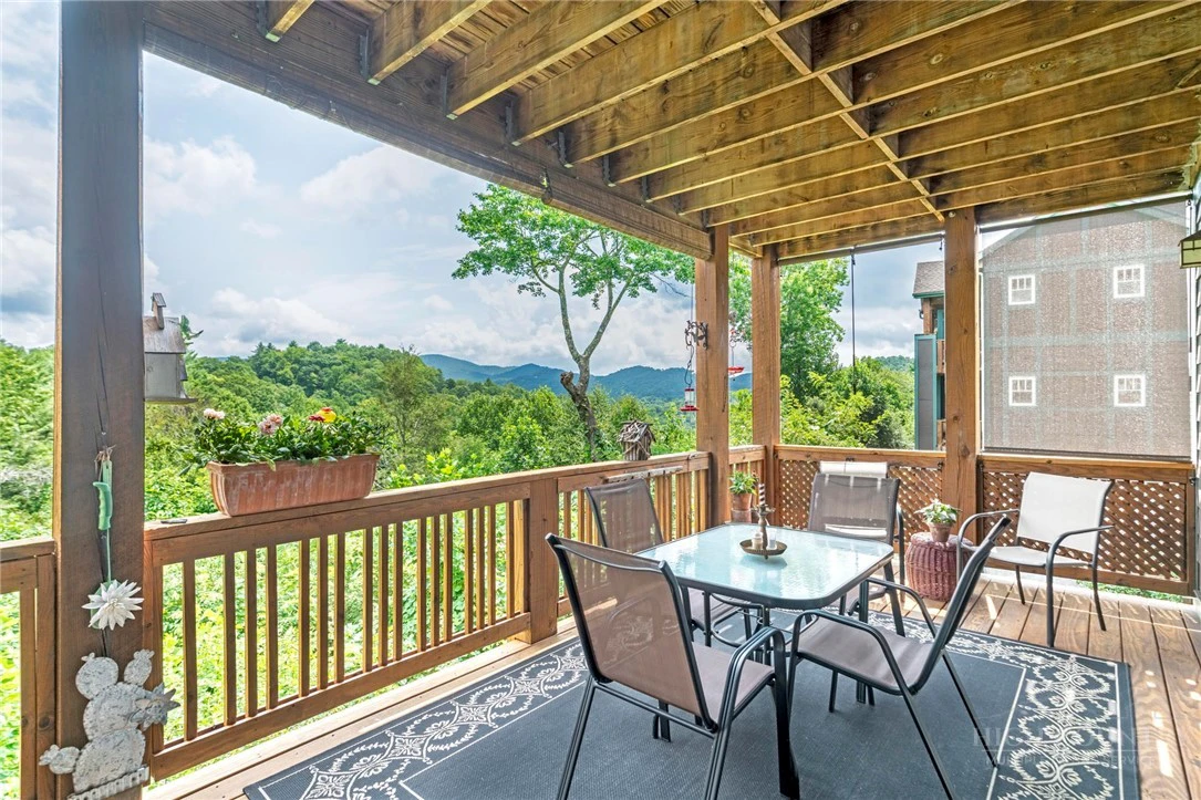 Image number 3 for the current listing