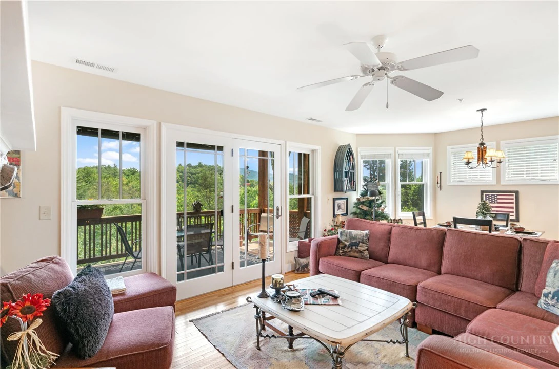 Image number 4 for the current listing