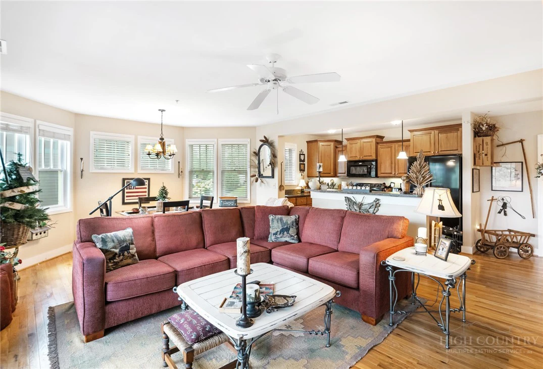 Image number 7 for the current listing