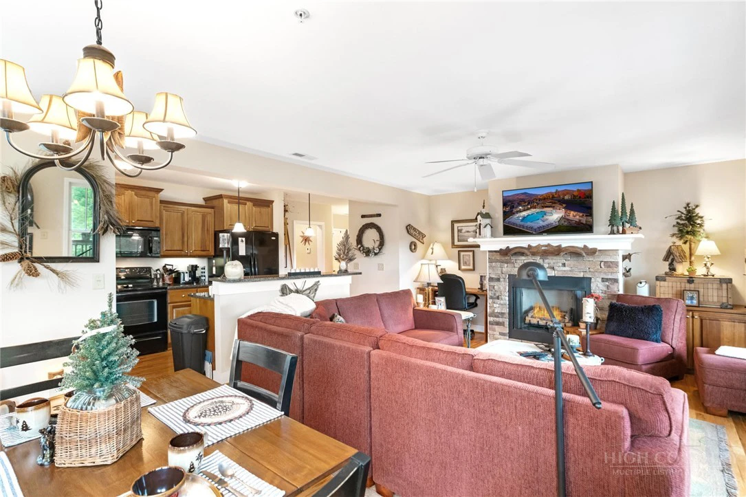 Image number 8 for the current listing