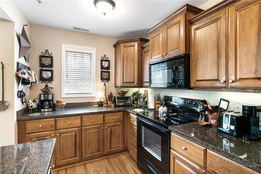 Image number 9 for the current listing