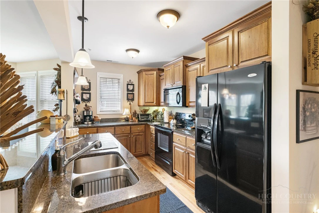 Image number 11 for the current listing