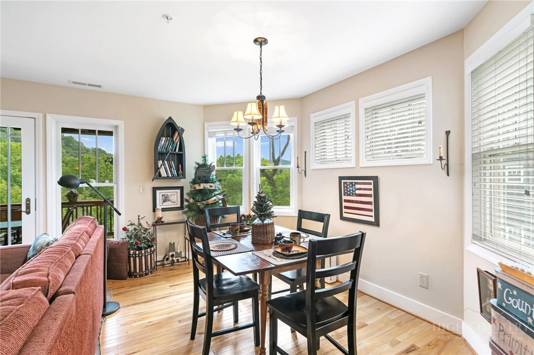 Image number 12 for the current listing