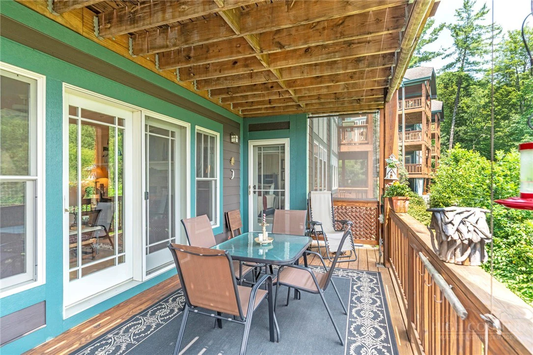 Image number 15 for the current listing