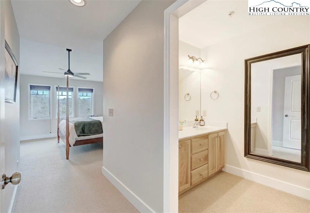Image number 3 for the current listing