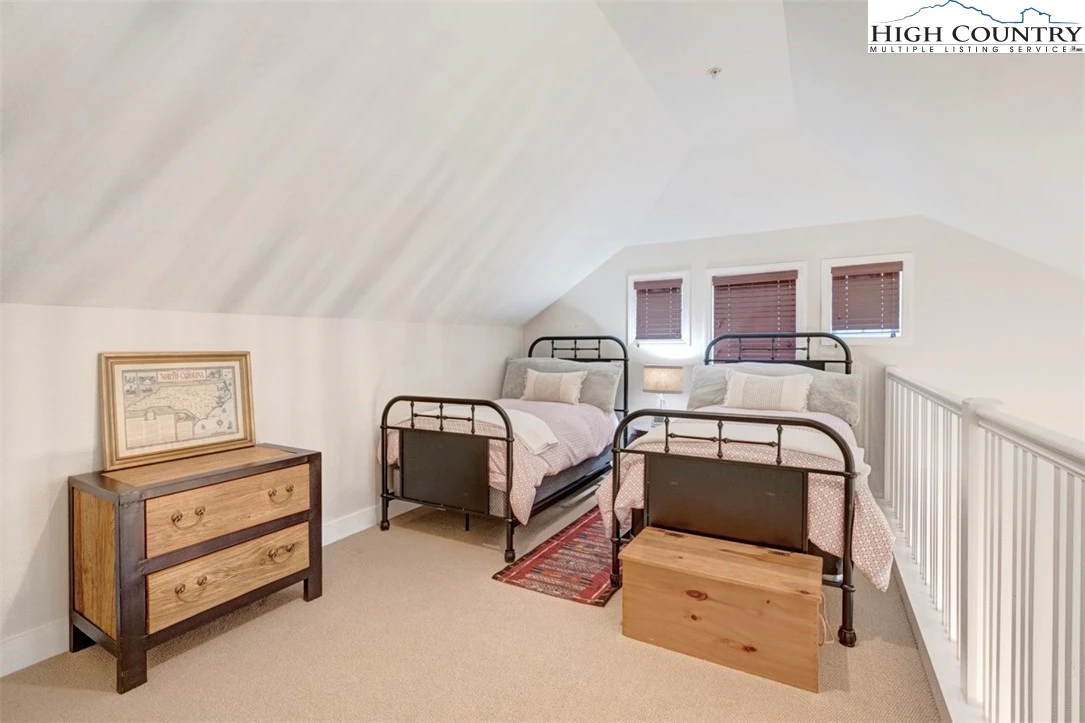 Image number 10 for the current listing
