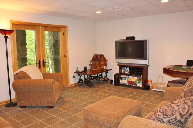 Image number 5 for the current listing