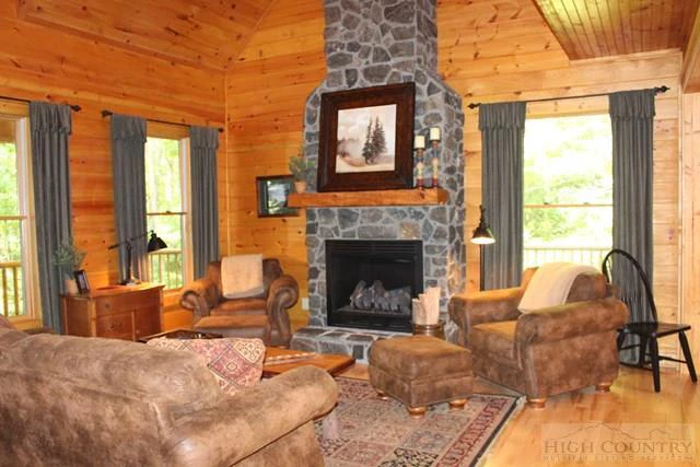 Image number 16 for the current listing