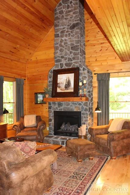Image number 17 for the current listing